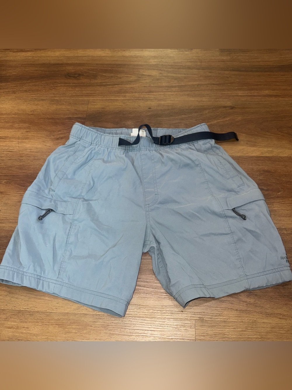 The North Face gray Belted Cargo Hiking Zip Pocket 9” Inseam Shorts Men’s Small